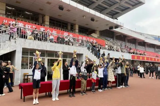 篮球青训营中的体能训练方案有哪些?_0
